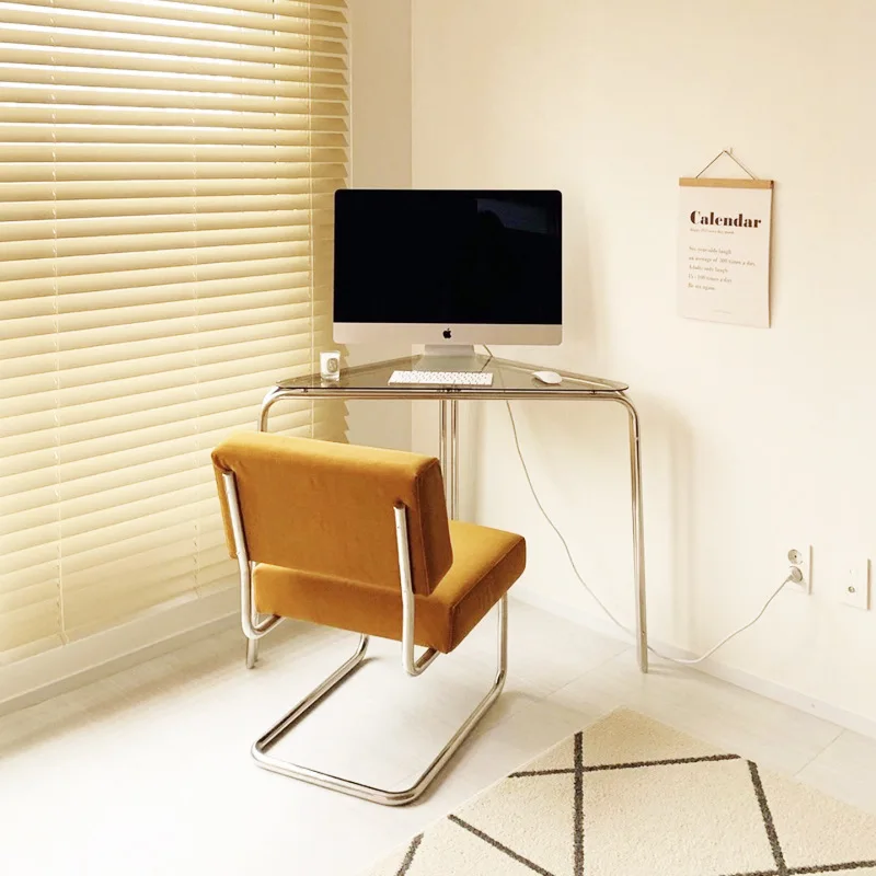 Dnevna soba, doma stekleno mizo, oblikovalec Nordijska študija, svetlobno razkošje računalniški mizi, preprosto moderno mizo, mizo