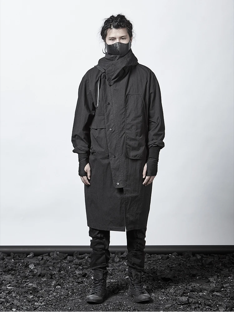 Japonski Temno Jarek Plašč Osebnost Cape Hooded Suknjič Moda za moške Asimetrični Design Nad Kolena Robe
